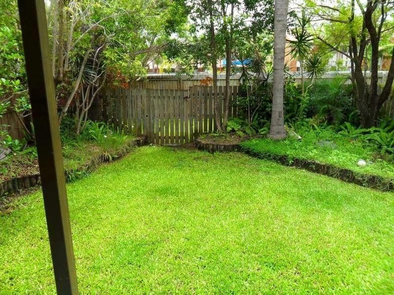 4/111 Little Usher Avenue, Labrador QLD 4215