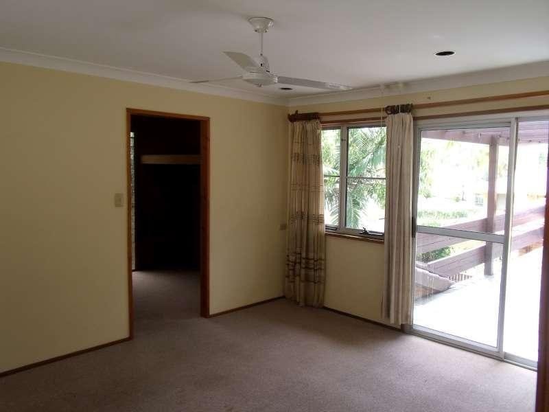 6 Moonah Avenue, Southport QLD 4215
