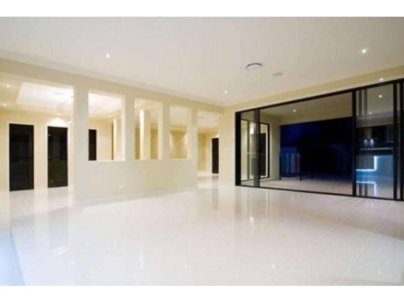 8 Waterview Crescent, Bundall QLD 4217