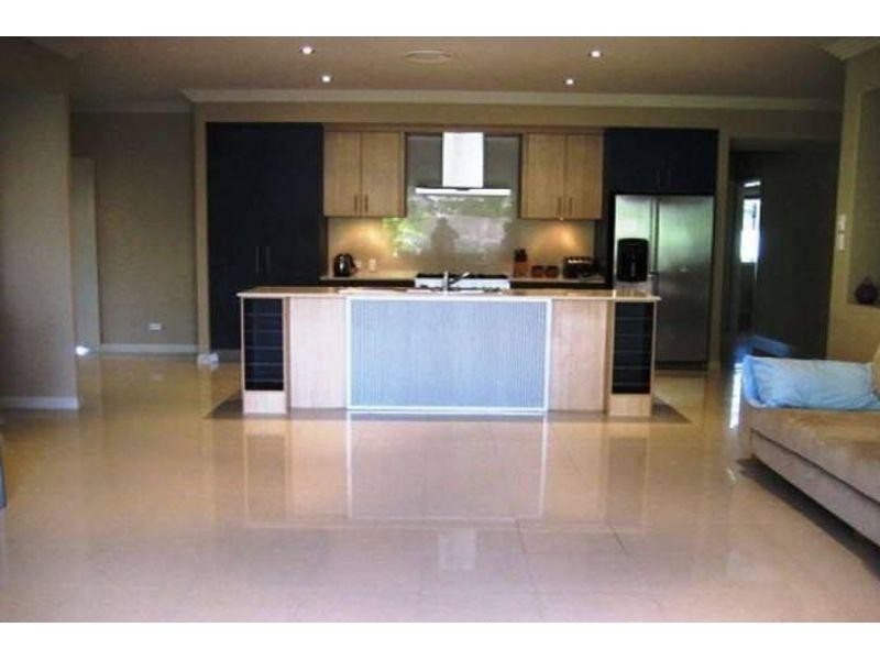 8 Waterview Crescent, Bundall QLD 4217