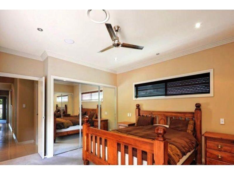 8 Waterview Crescent, Bundall QLD 4217