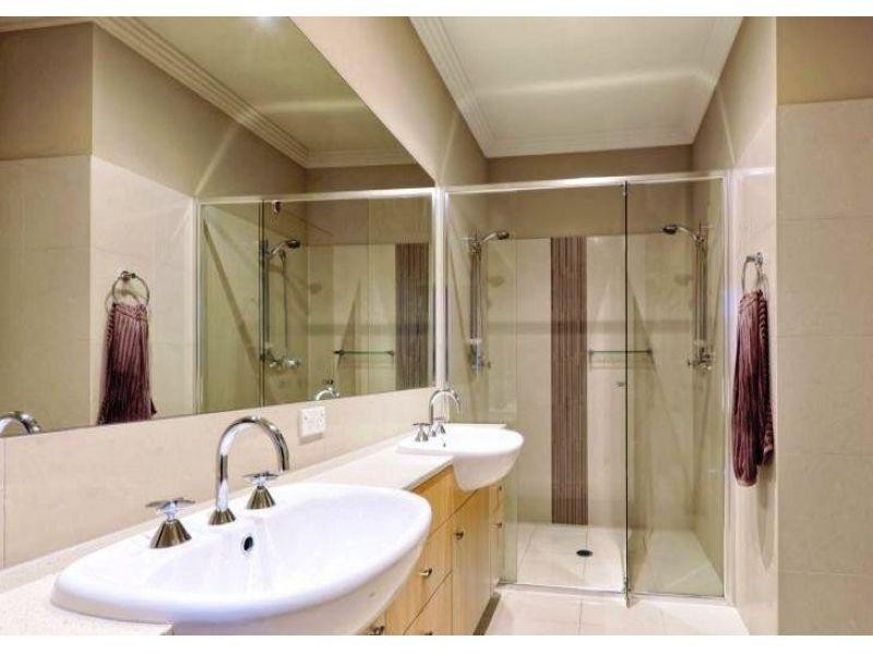 8 Waterview Crescent, Bundall QLD 4217