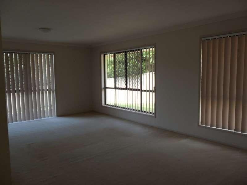 33 Ingles Circuit, Arundel QLD 4214