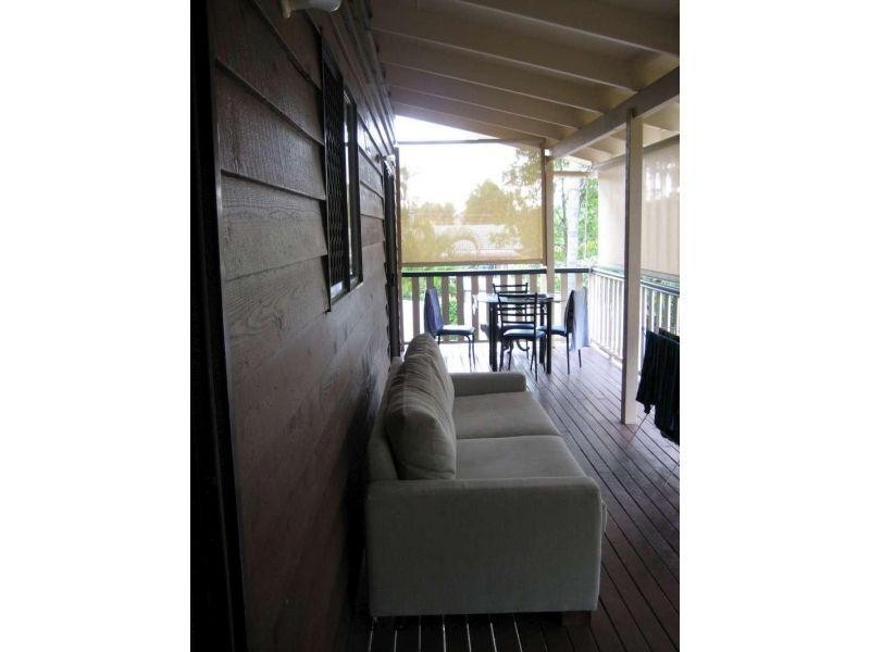 4 Wilga Grove, Ashmore QLD 4214
