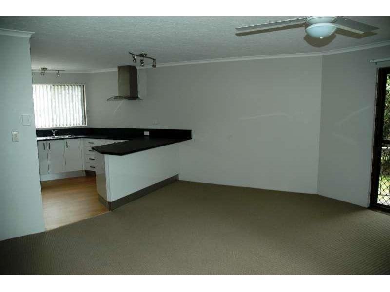2/15 Huth Street, Labrador QLD 4215