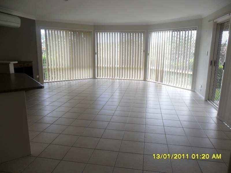 14 Kite Circuit, Arundel QLD 4214