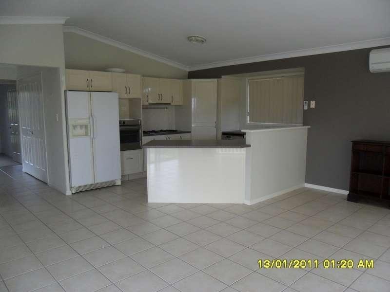 14 Kite Circuit, Arundel QLD 4214