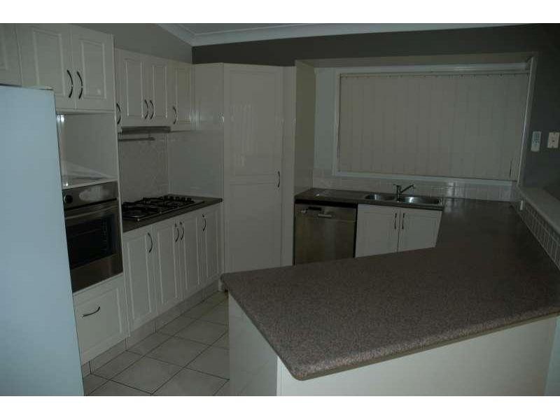 14 Kite Circuit, Arundel QLD 4214