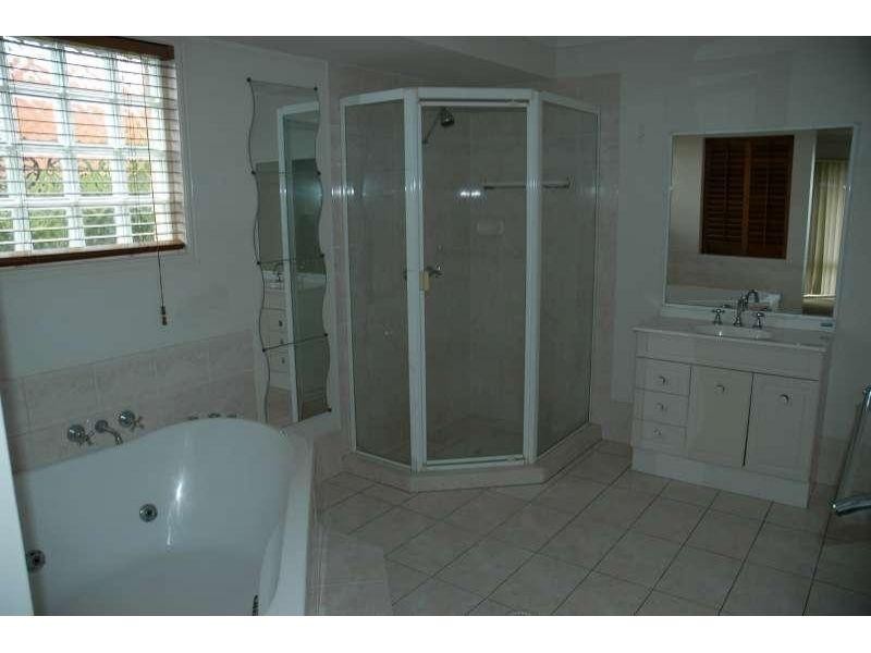 14 Kite Circuit, Arundel QLD 4214