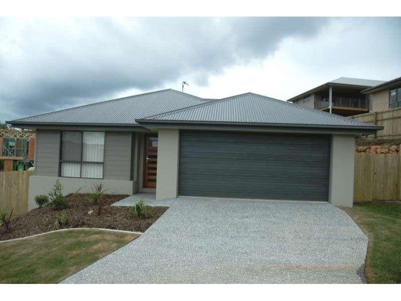 4 Hadrian Crescent, Pacific Pines QLD 4211