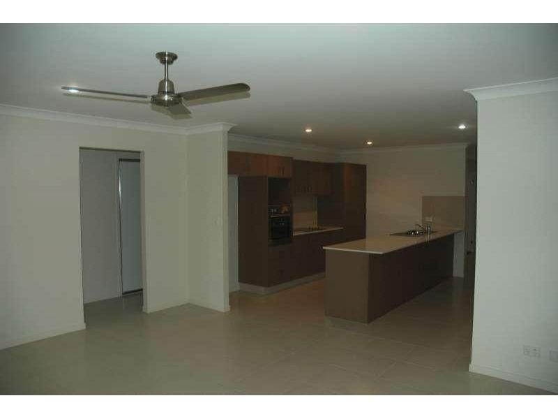 4 Hadrian Crescent, Pacific Pines QLD 4211