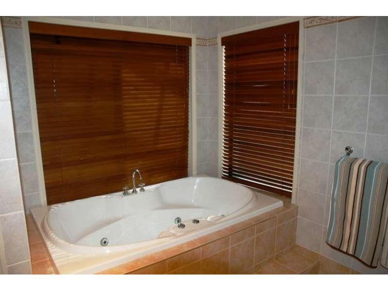 53 Highvale Drive, Helensvale QLD 4212