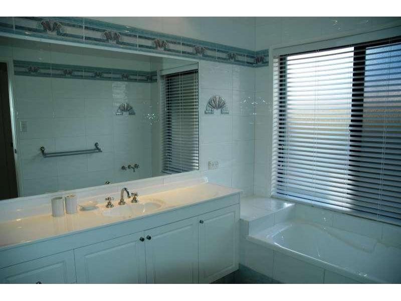 53 Highvale Drive, Helensvale QLD 4212