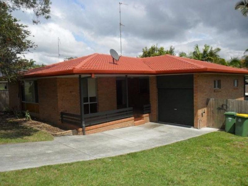 12 Winani Drive, Ashmore QLD 4214