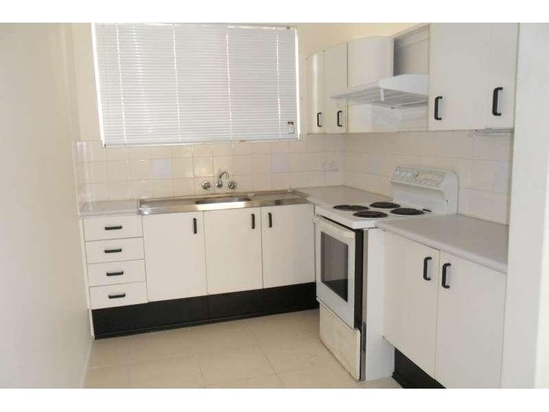 8/224 Marine Parade, Labrador QLD 4215