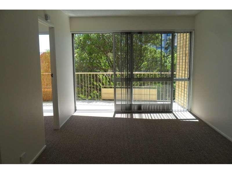 8/224 Marine Parade, Labrador QLD 4215