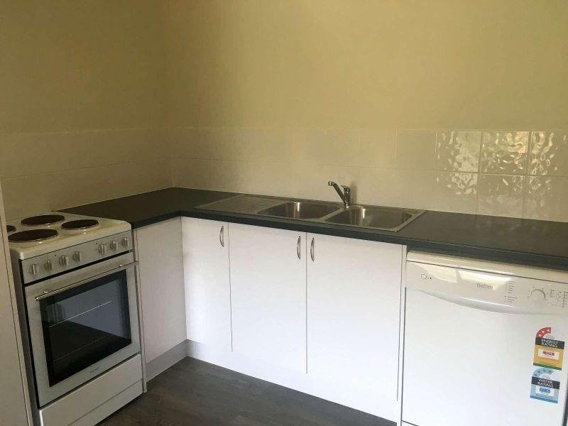 1/6 Lenneberg Street, Southport QLD 4215