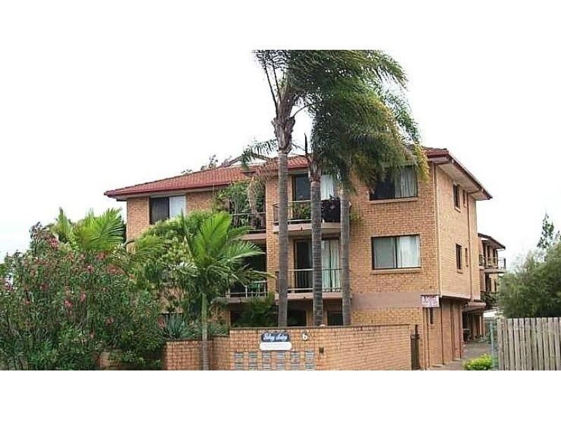 1/6 Lenneberg Street, Southport QLD 4215