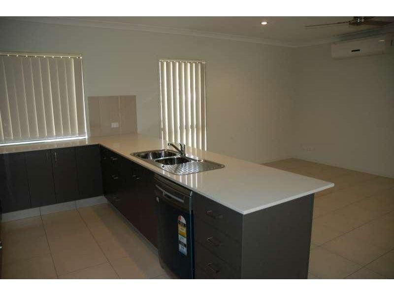 17 Fortescue Street, Pacific Pines QLD 4211