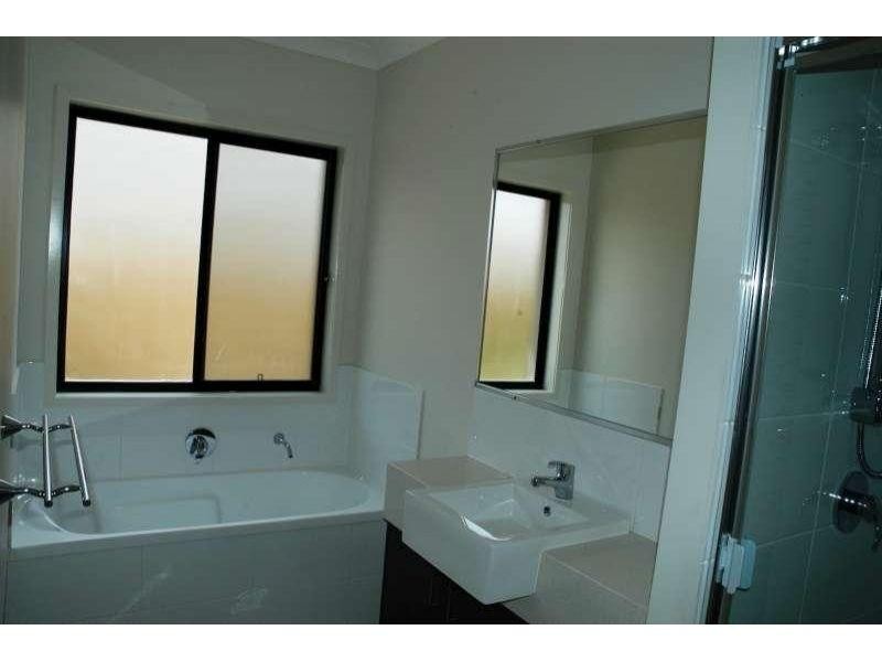 17 Fortescue Street, Pacific Pines QLD 4211