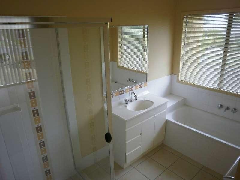 9 Beerwah Street, Pacific Pines QLD 4211