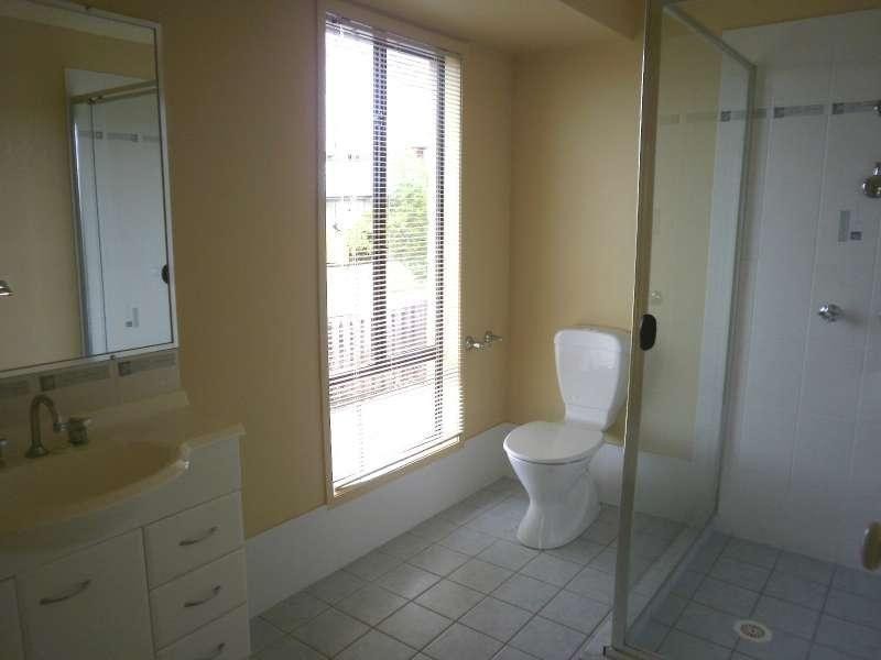 9 Beerwah Street, Pacific Pines QLD 4211