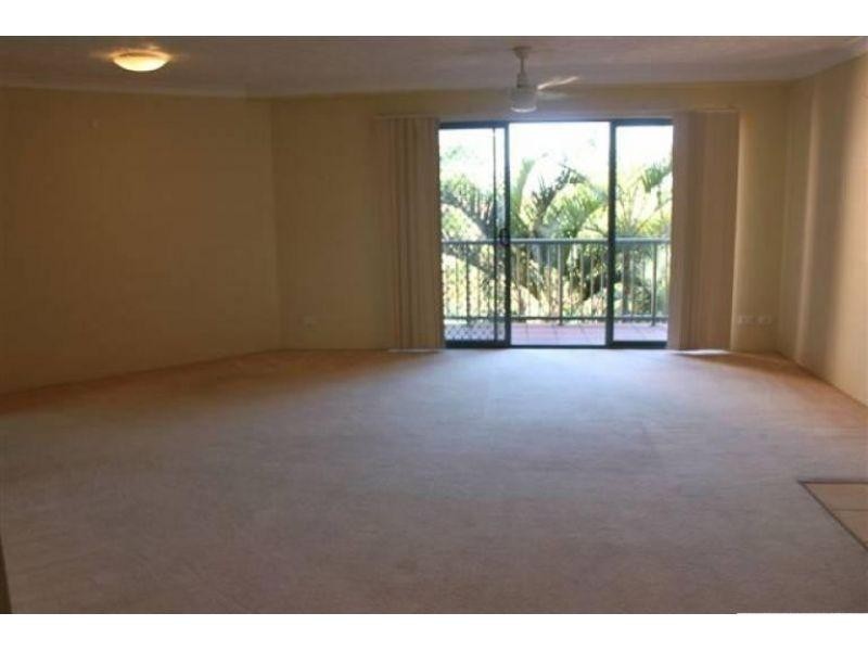 8/12 Gillian Lane, Southport QLD 4215