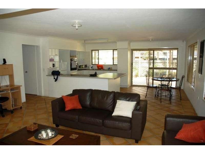 2 McCowan Street, Ashmore QLD 4214