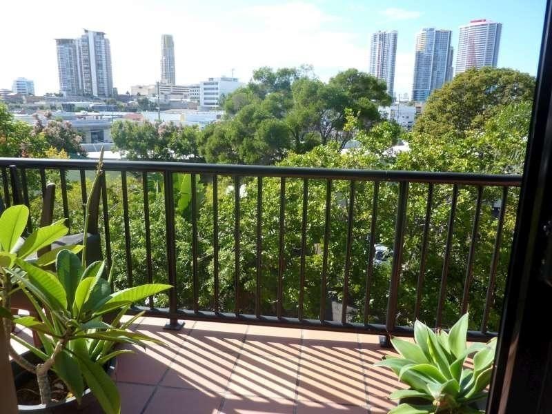 11/2 Johnston Street, Southport QLD 4215