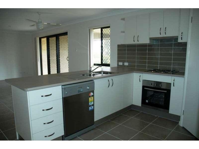 5 Aspect Place, Pacific Pines QLD 4211