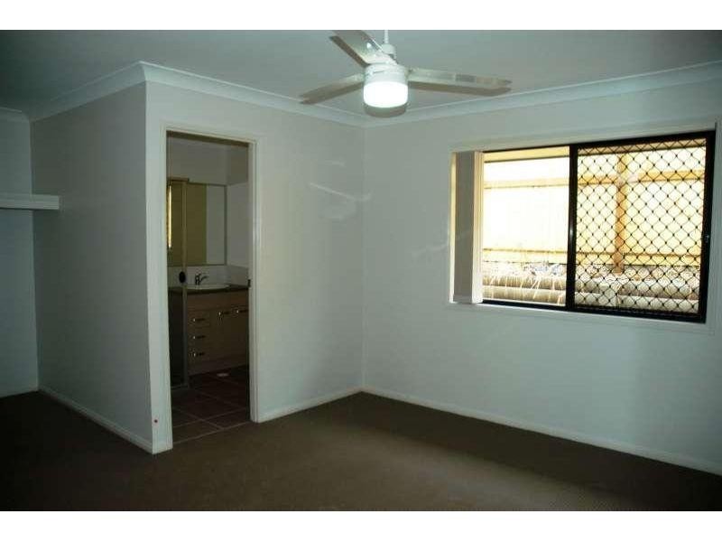 5 Aspect Place, Pacific Pines QLD 4211