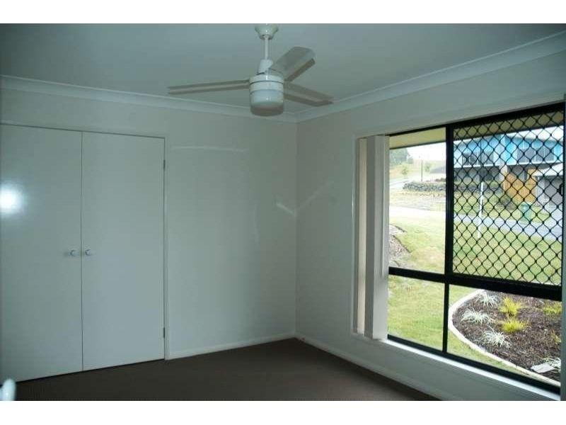 5 Aspect Place, Pacific Pines QLD 4211