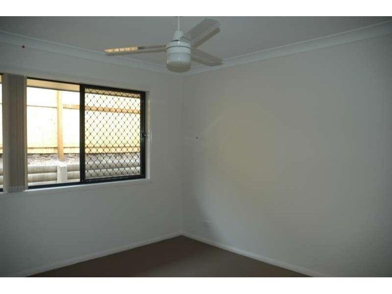 5 Aspect Place, Pacific Pines QLD 4211