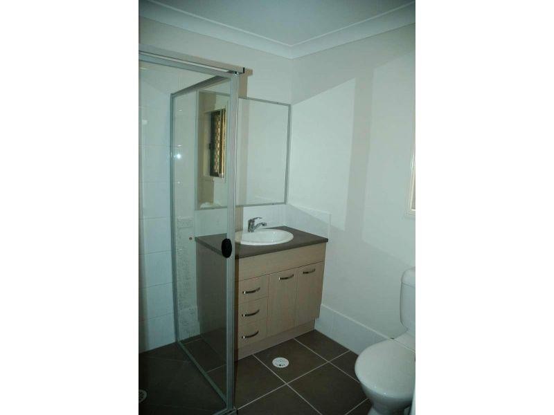 5 Aspect Place, Pacific Pines QLD 4211