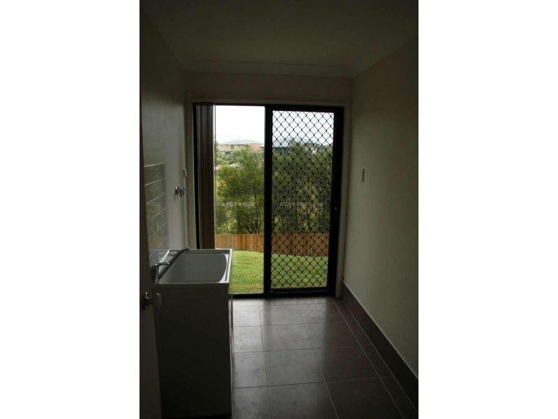 5 Aspect Place, Pacific Pines QLD 4211