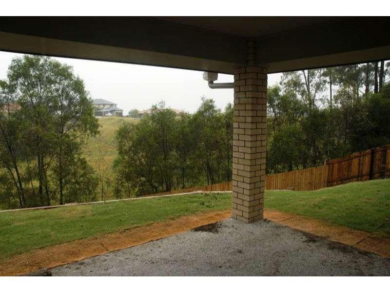 5 Aspect Place, Pacific Pines QLD 4211