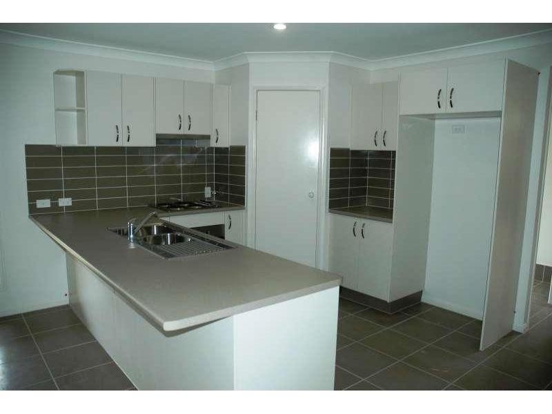 5 Aspect Place, Pacific Pines QLD 4211