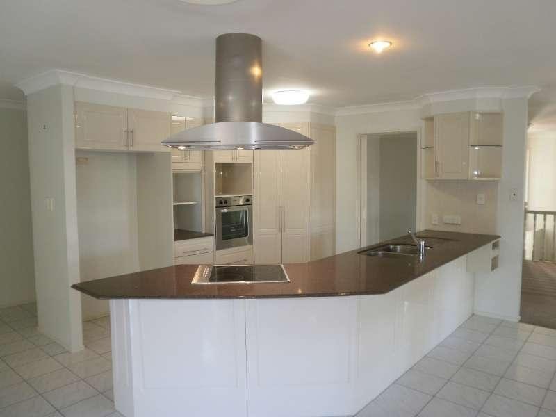 18 Armstrong Way, Highland Park QLD 4211