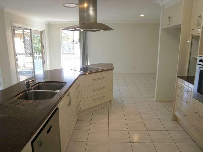 18 Armstrong Way, Highland Park QLD 4211