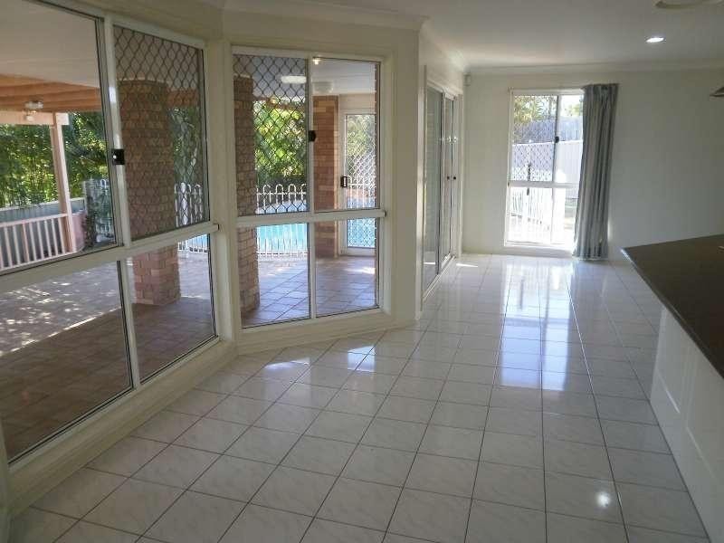 18 Armstrong Way, Highland Park QLD 4211