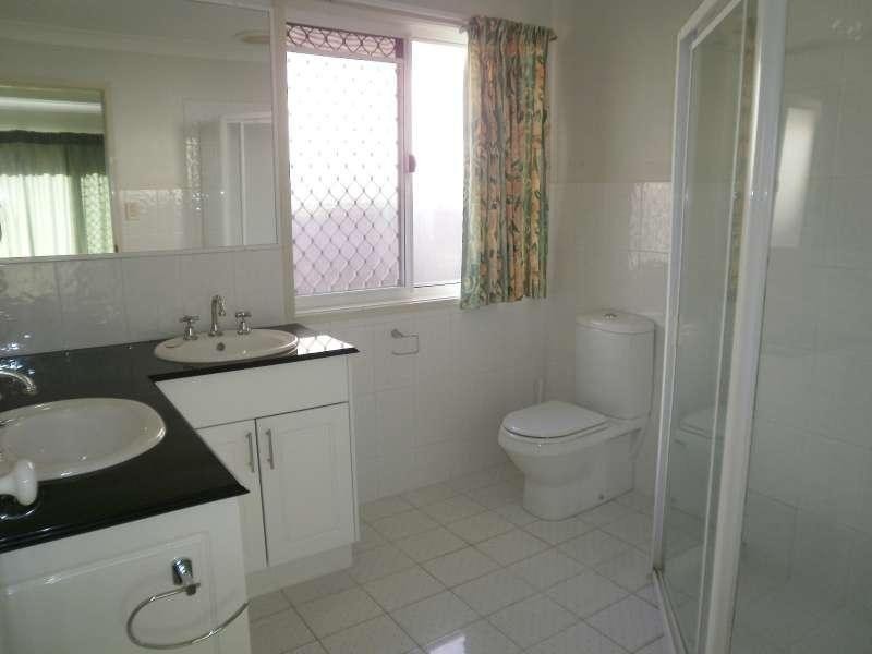 18 Armstrong Way, Highland Park QLD 4211