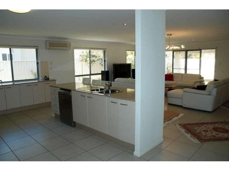 3 River Links Boulevard East, Helensvale QLD 4212