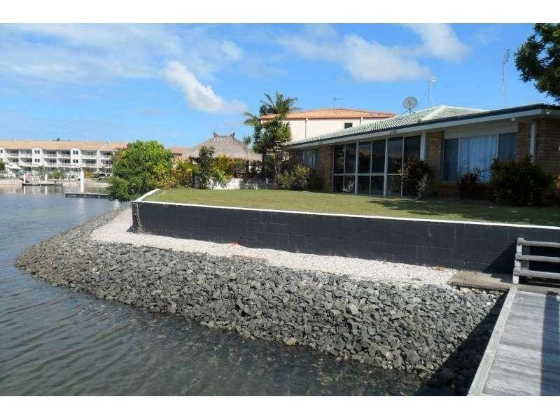 39 Vaggelas Crescent, Biggera Waters QLD 4216