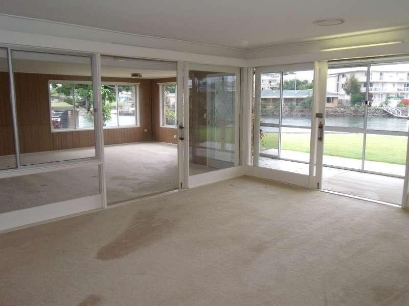 39 Vaggelas Crescent, Biggera Waters QLD 4216