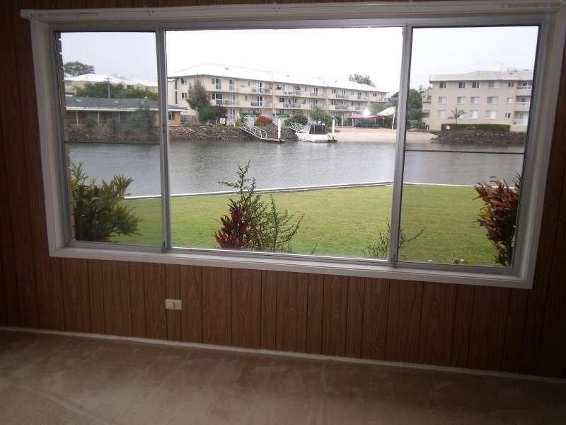 39 Vaggelas Crescent, Biggera Waters QLD 4216
