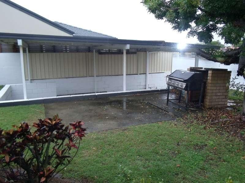 39 Vaggelas Crescent, Biggera Waters QLD 4216