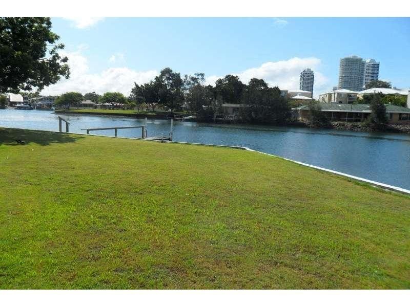 39 Vaggelas Crescent, Biggera Waters QLD 4216