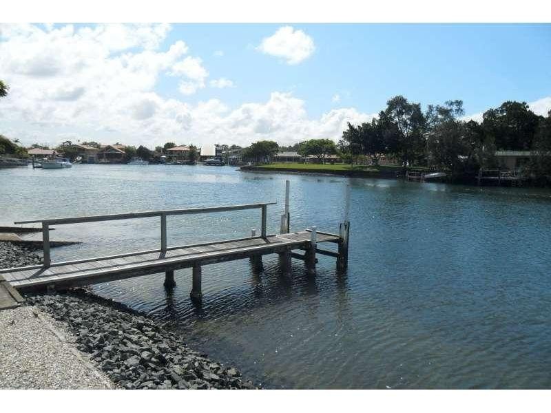 39 Vaggelas Crescent, Biggera Waters QLD 4216
