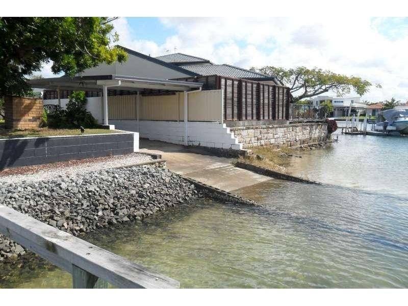 39 Vaggelas Crescent, Biggera Waters QLD 4216