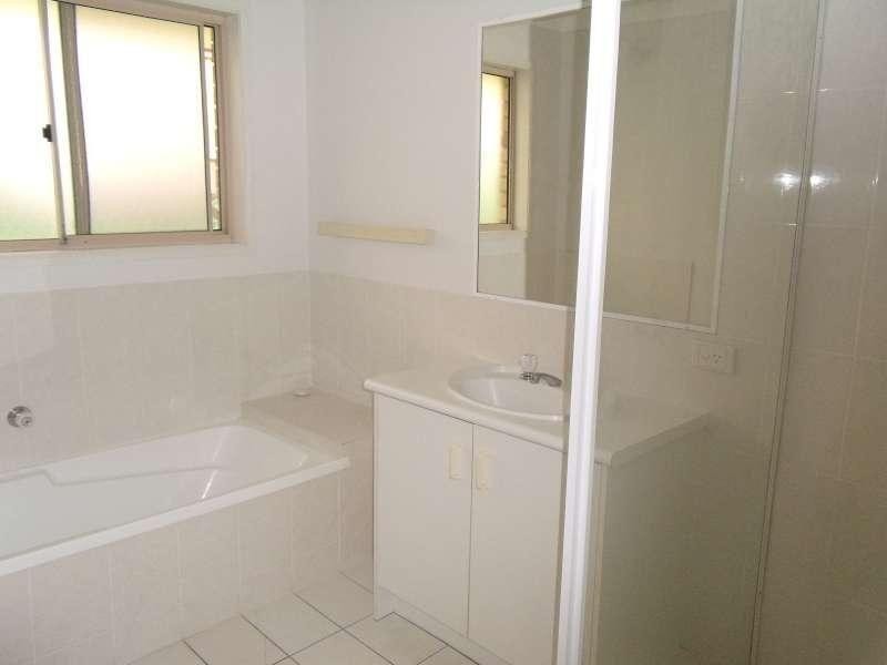 6 Pinehill Drive, Oxenford QLD 4210